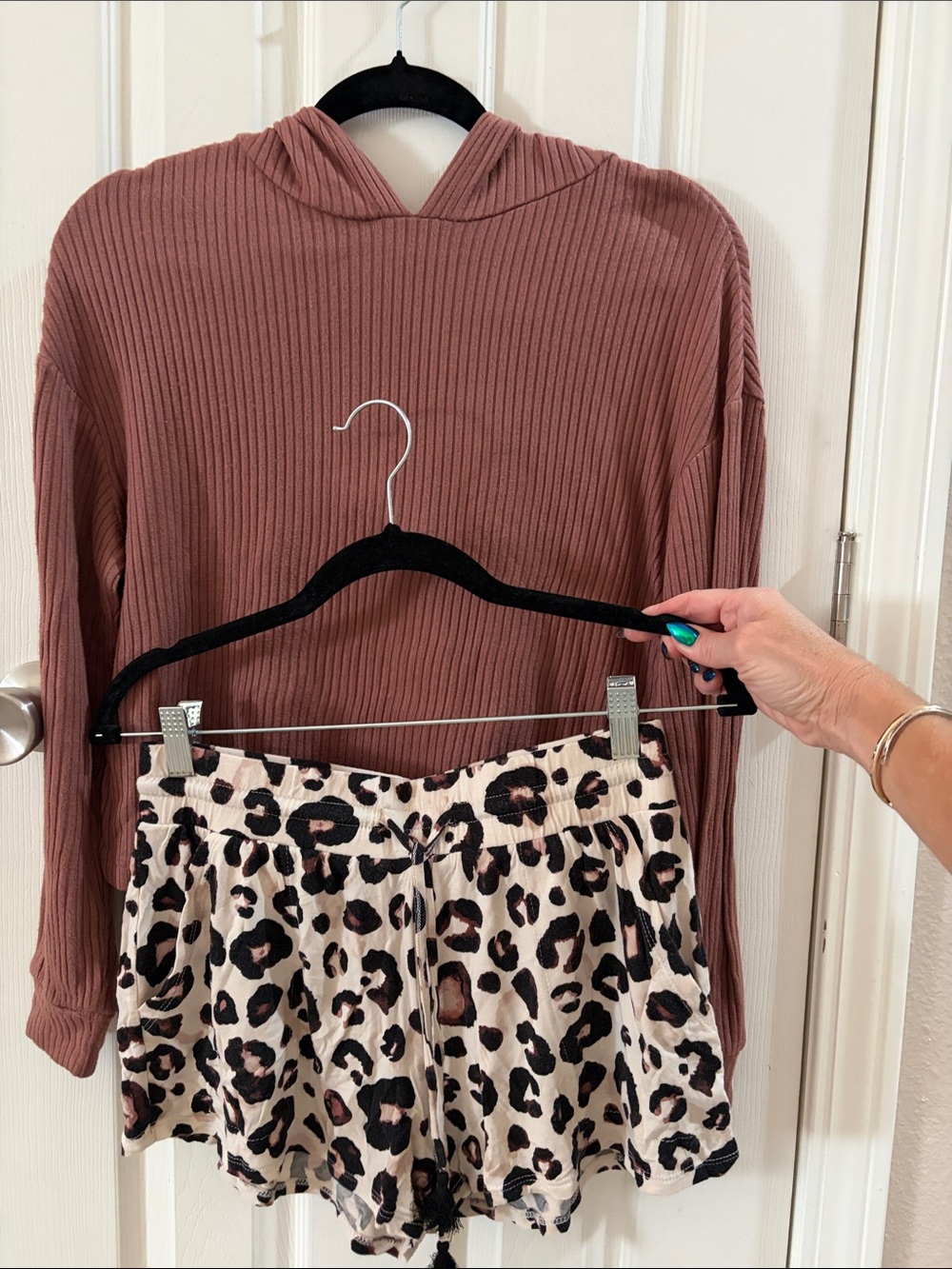 Ribbed Hooded Sweater in Mauve Pink and leopard print shorts size small
